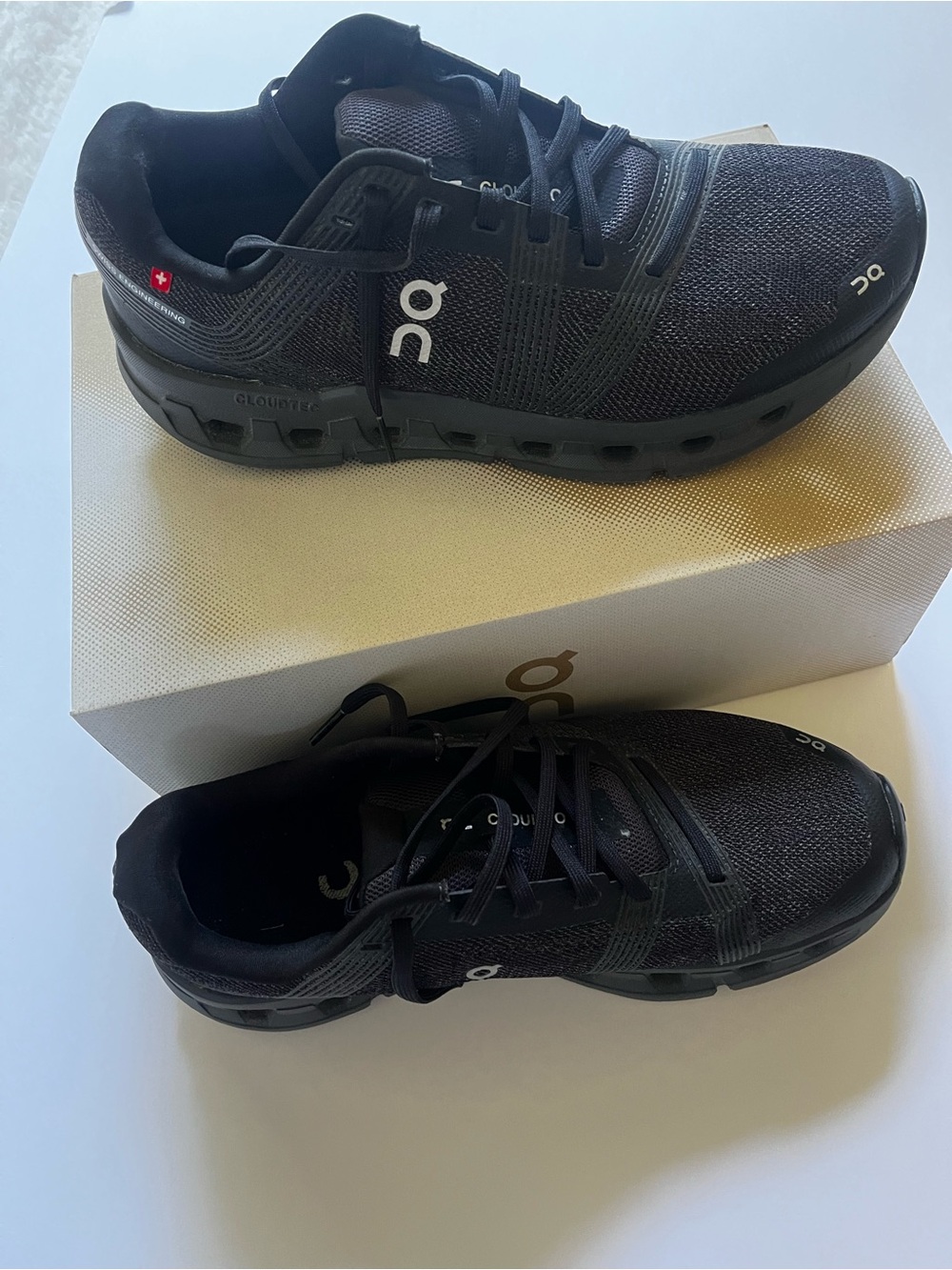 On Cloud  Women's Black Mesh Cloud Sneakers SZ W9 EUC